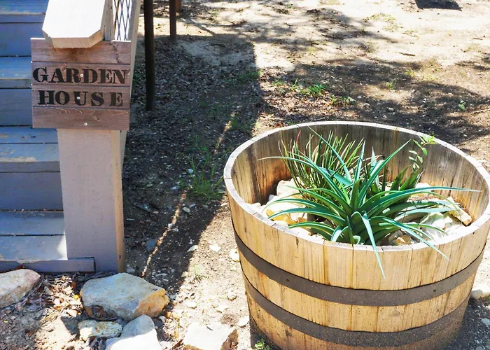 Arbor House Of Dripping Springs - Garden House
