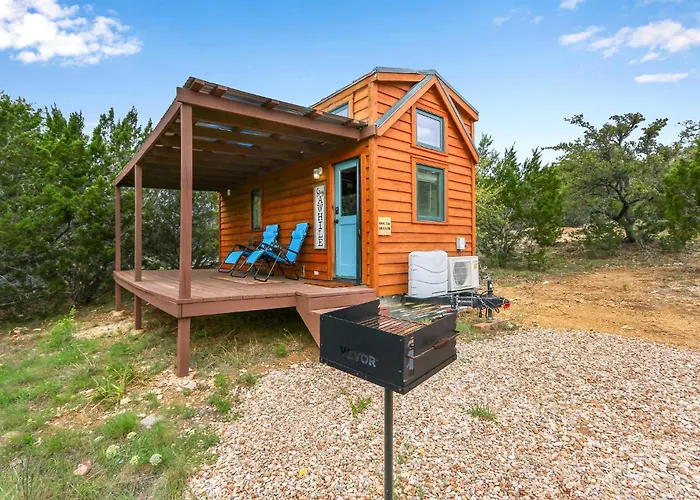 Arbor House Of Dripping Springs - Hound Hollow